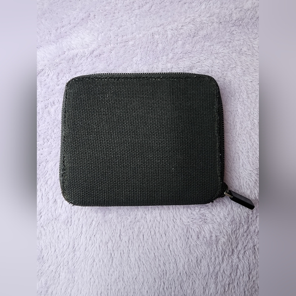 GUCCI G logo Compact Zippy Wallet - Picture 4 of 16